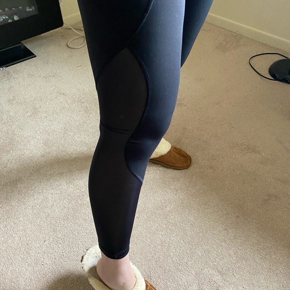 lululemon black leggings - Picture 2 of 3